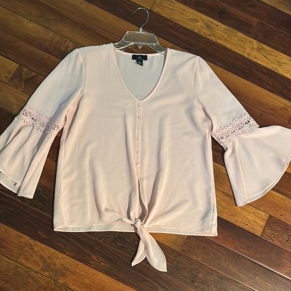 I.N. Bell sleeve top